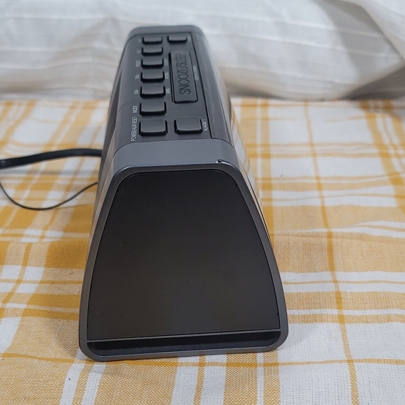 TIMEX T235Y Digital Tuner Alarm Clock Radio Large Display (Tested) - Picture 4 of 6